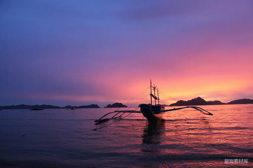 高清摄影 日落 海港 船只 宁静 自然美景 日落时分的宁静海港
