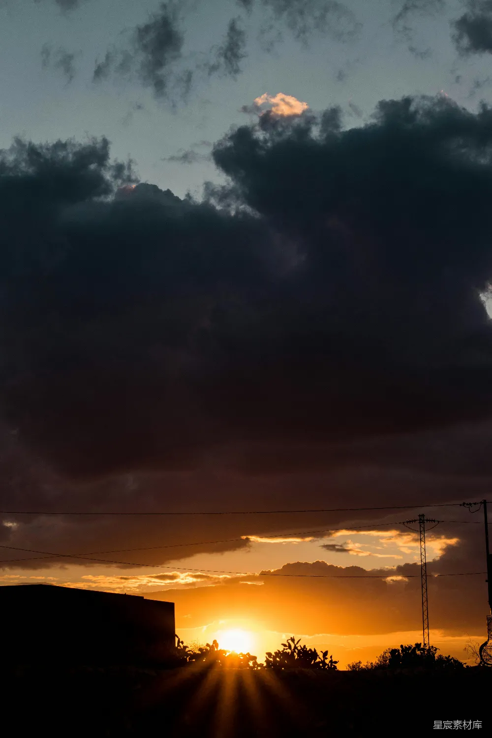 高清摄影 夕阳 云彩 自然 宁静 风景 夕阳下的云彩