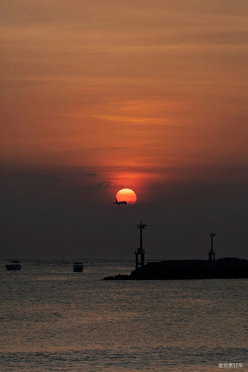 高清摄影 日落 飞机 海上 夕阳 宁静 日落时分的海上飞行