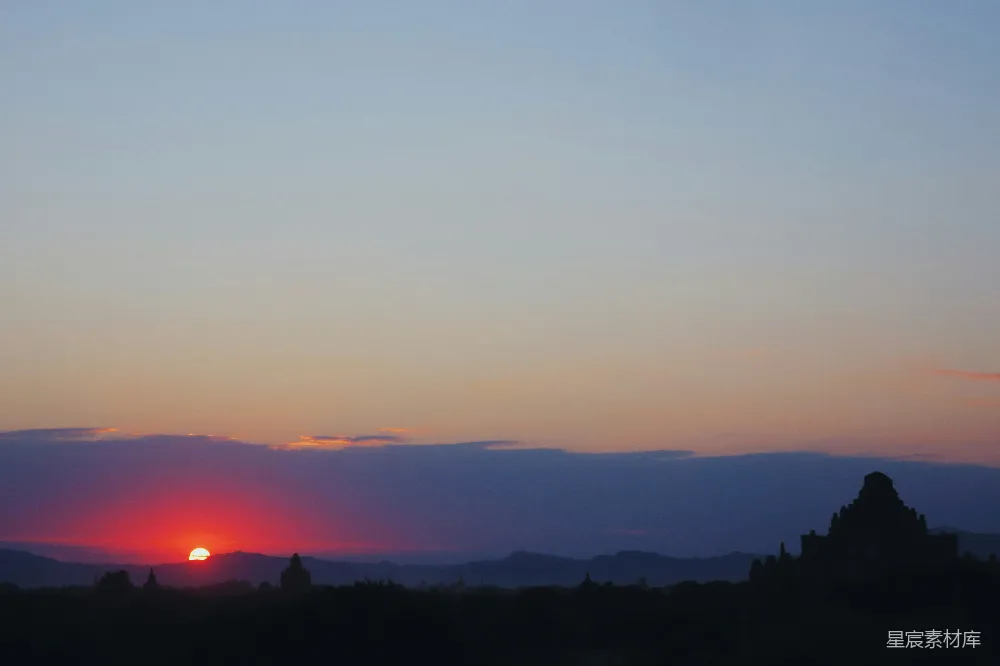 高清摄影 夕阳 宁静 自然风光 日落 山脉 夕阳下的寂静山谷