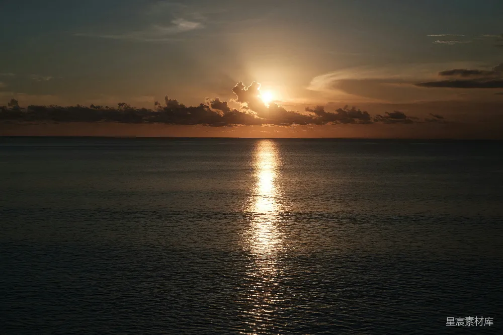 高清摄影 日落 海洋 宁静 自然风光 黄昏 夕阳下的宁静海洋