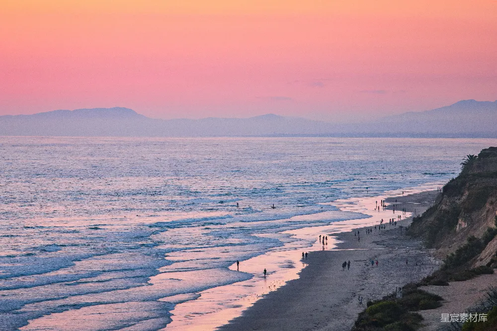高清摄影 海滩 日落 自然 休闲 旅游 夕阳下的海滩漫步