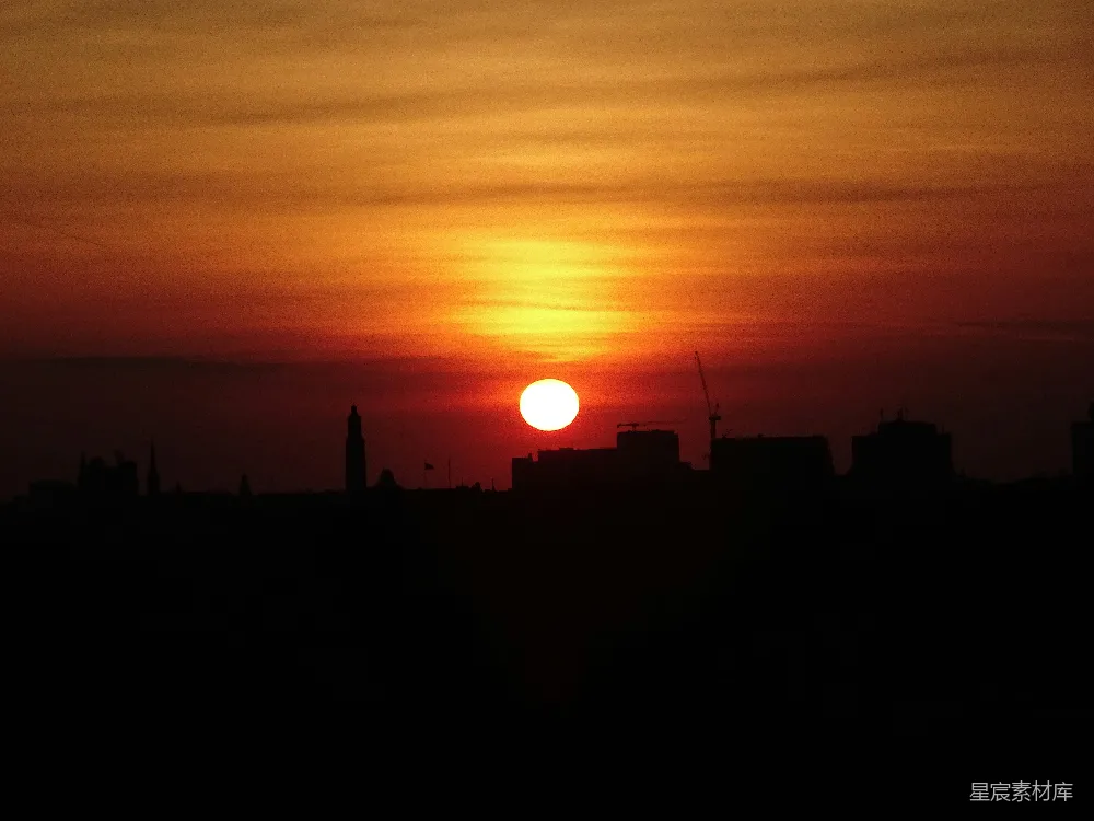 高清摄影 夕阳 城市 剪影 自然 宁静 城市剪影中的夕阳