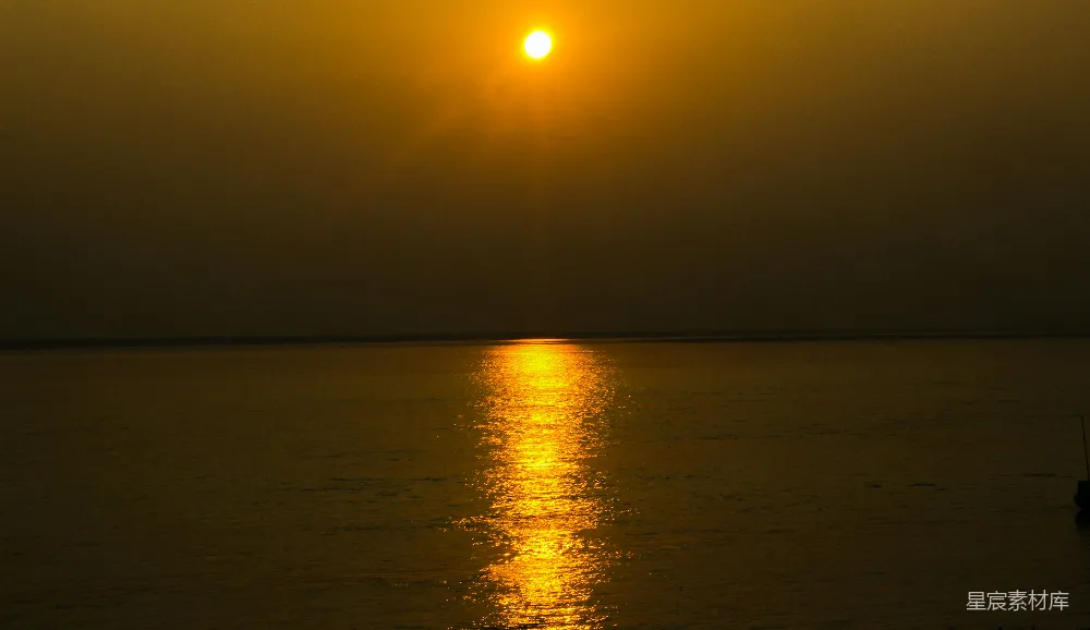 高清摄影 夕阳 海面 宁静 自然美景 日落 金色的海面与夕阳