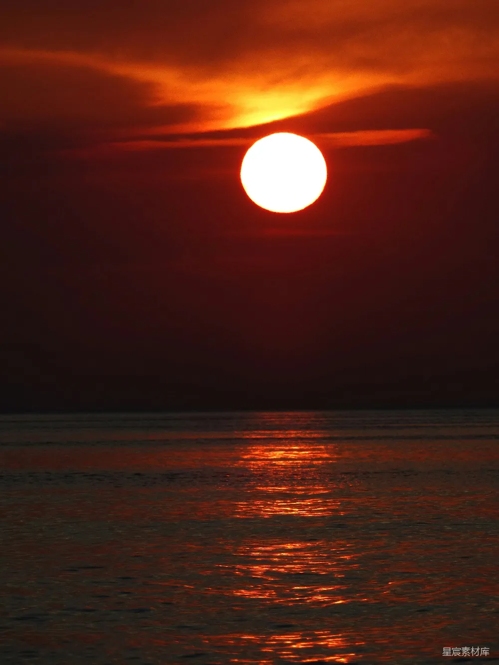 高清摄影 日落 海景 自然风光 宁静 夕阳 夕阳下的海面