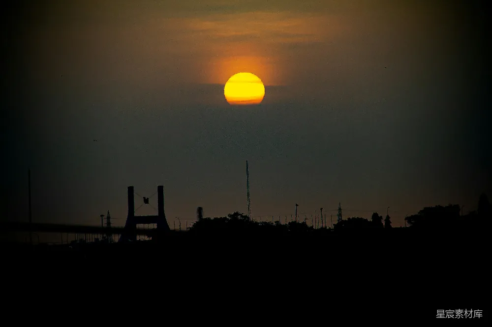 高清摄影 夕阳 城市 剪影 宁静 自然 夕阳下的城市轮廓