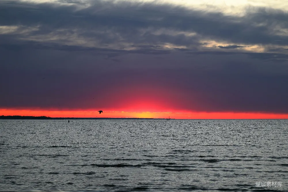 高清摄影 夕阳 海景 宁静 自然 日落 夕阳下的海景