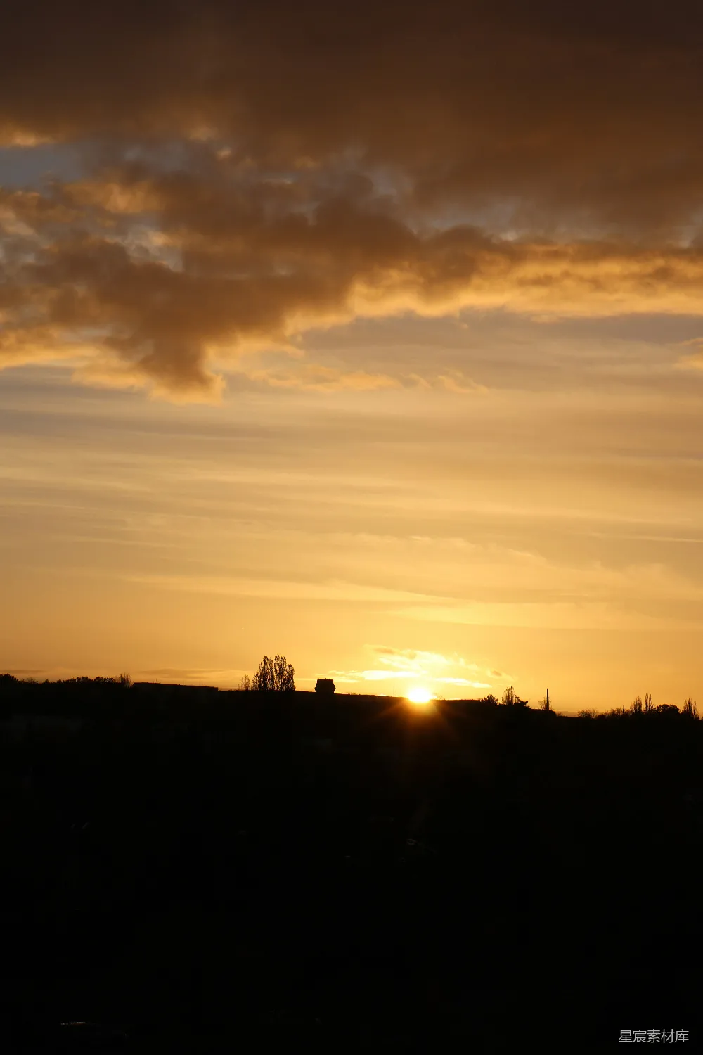 高清摄影 夕阳 城市 剪影 自然 城市风光 夕阳西下，城市的剪影