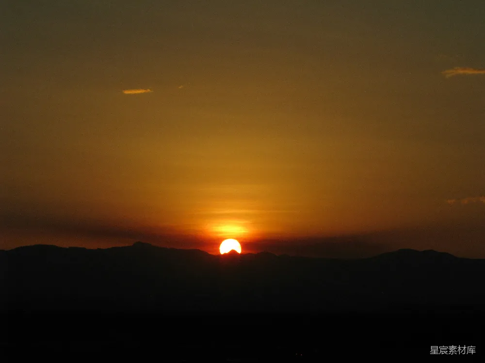 高清摄影 日落 山景 宁静 自然 黄昏 夕阳下的山影