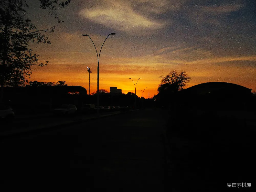 高清摄影 城市 夕阳 街景 宁静 自然 夕阳下的城市街景