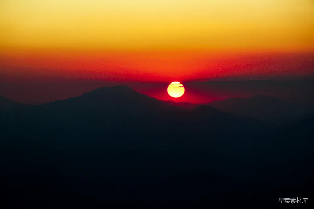 高清摄影 日落 山景 自然风光 宁静 风景 山峦日落
