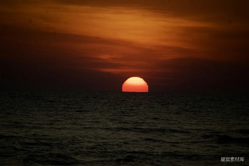 高清摄影 夕阳 海景 自然风光 宁静 日落 海平面上的夕阳