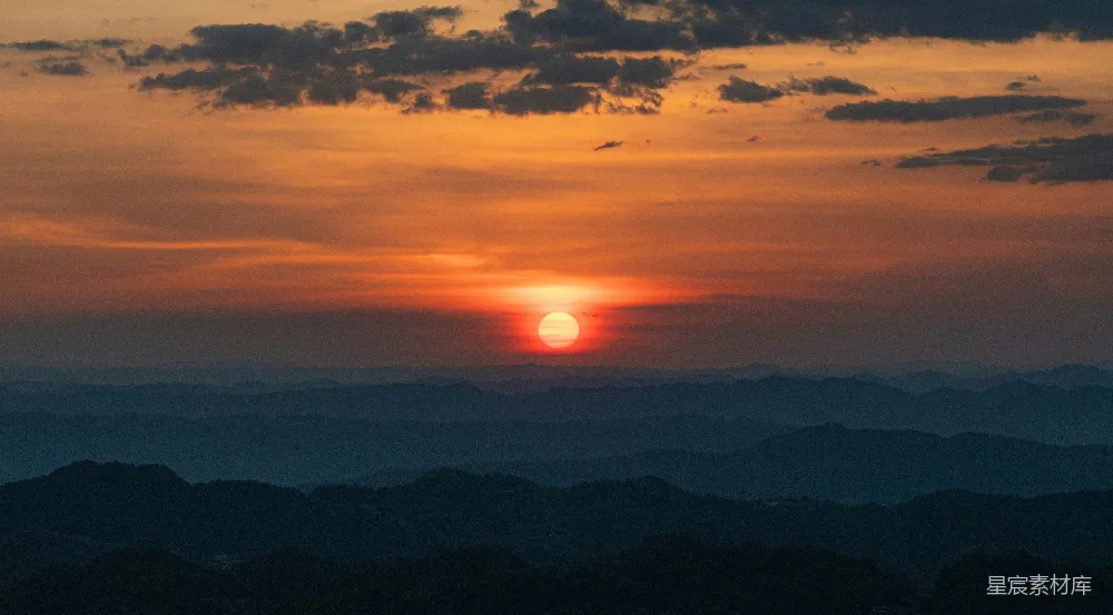 高清摄影 夕阳 山脉 自然风光 宁静 黄昏 山间夕阳