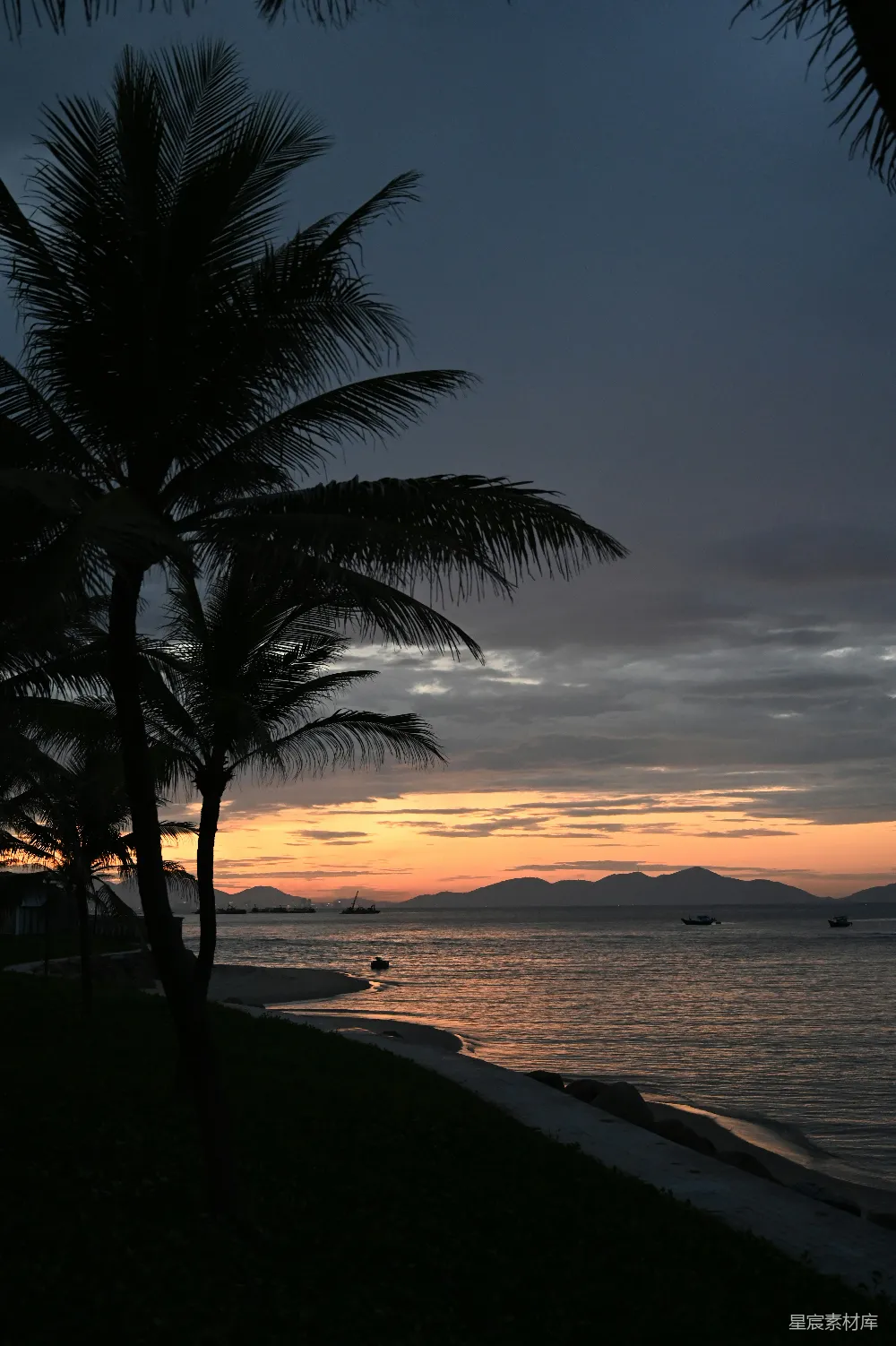 高清摄影 日落 海滩 剪影 自然 宁静 日落时分的海滩剪影