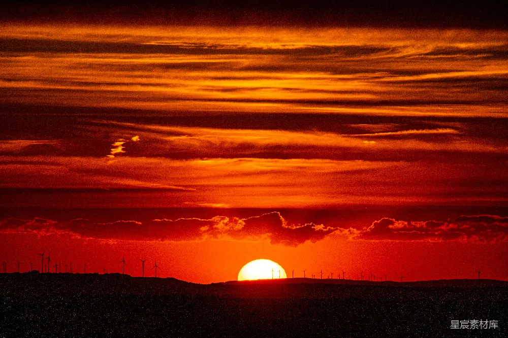 高清摄影 夕阳 风车 自然风光 宁静 环保 夕阳下的风车群