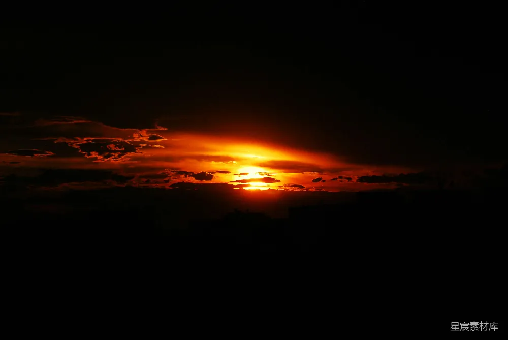 高清摄影 夕阳 云海 自然景观 宁静 日落 夕阳下的云海