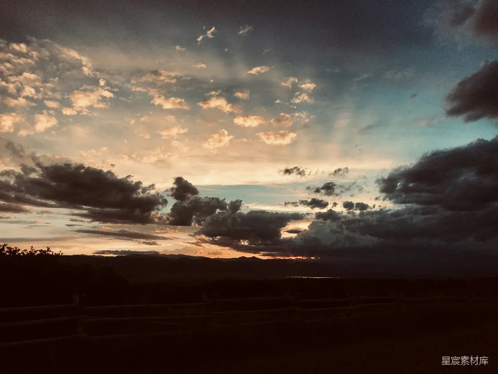 高清摄影 夕阳 牧场 宁静 自然风光 田园风光 夕阳下的宁静牧场