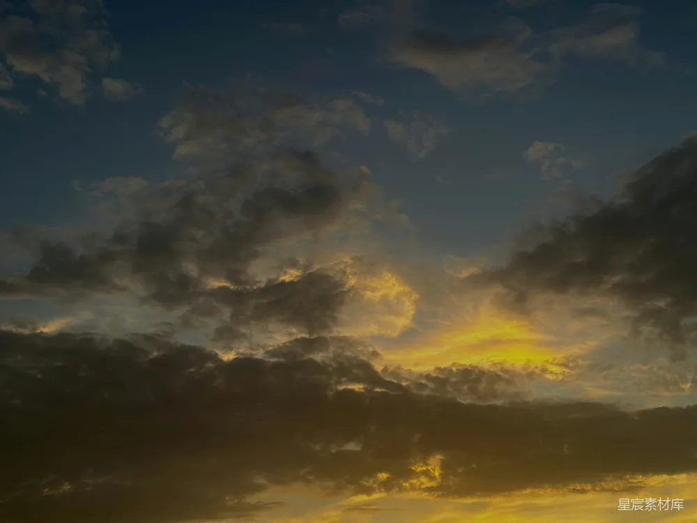 高清摄影 天空 夕阳 云层 自然 宁静 夕阳下的云海
