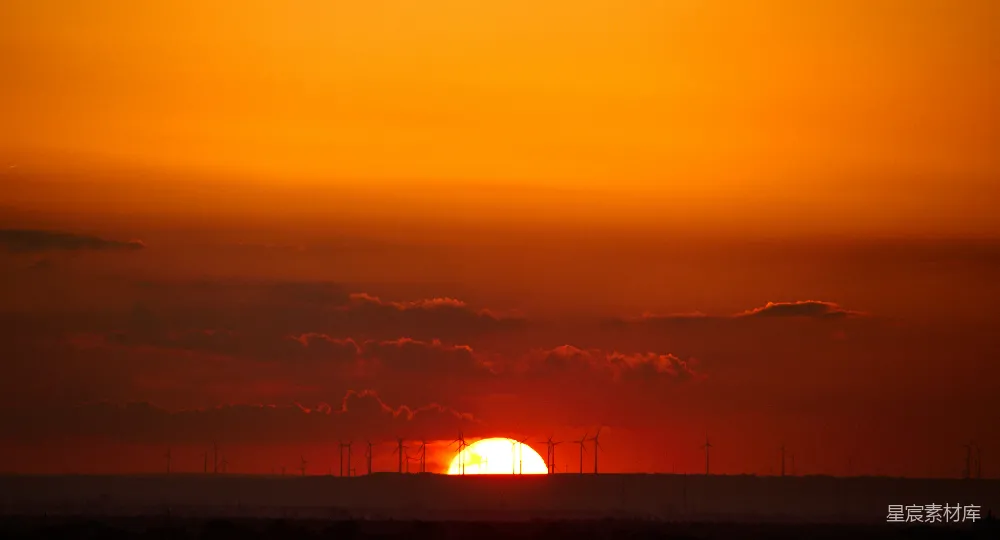 高清摄影 夕阳 风车 自然风光 能源 宁静 夕阳下的风车群