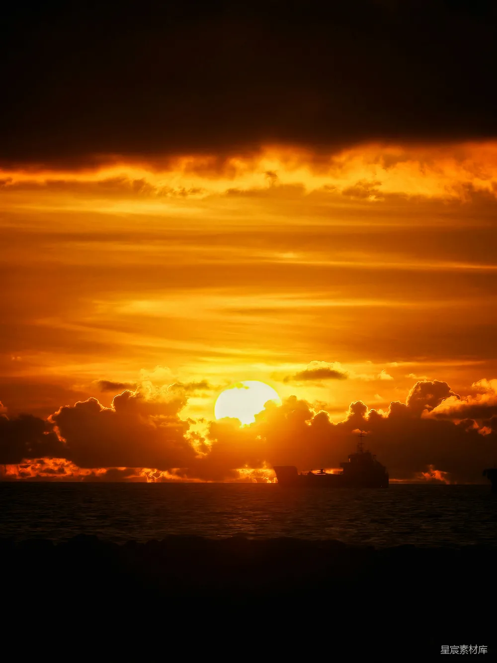 高清摄影 日落 海景 船影 自然风光 宁静 海上日落