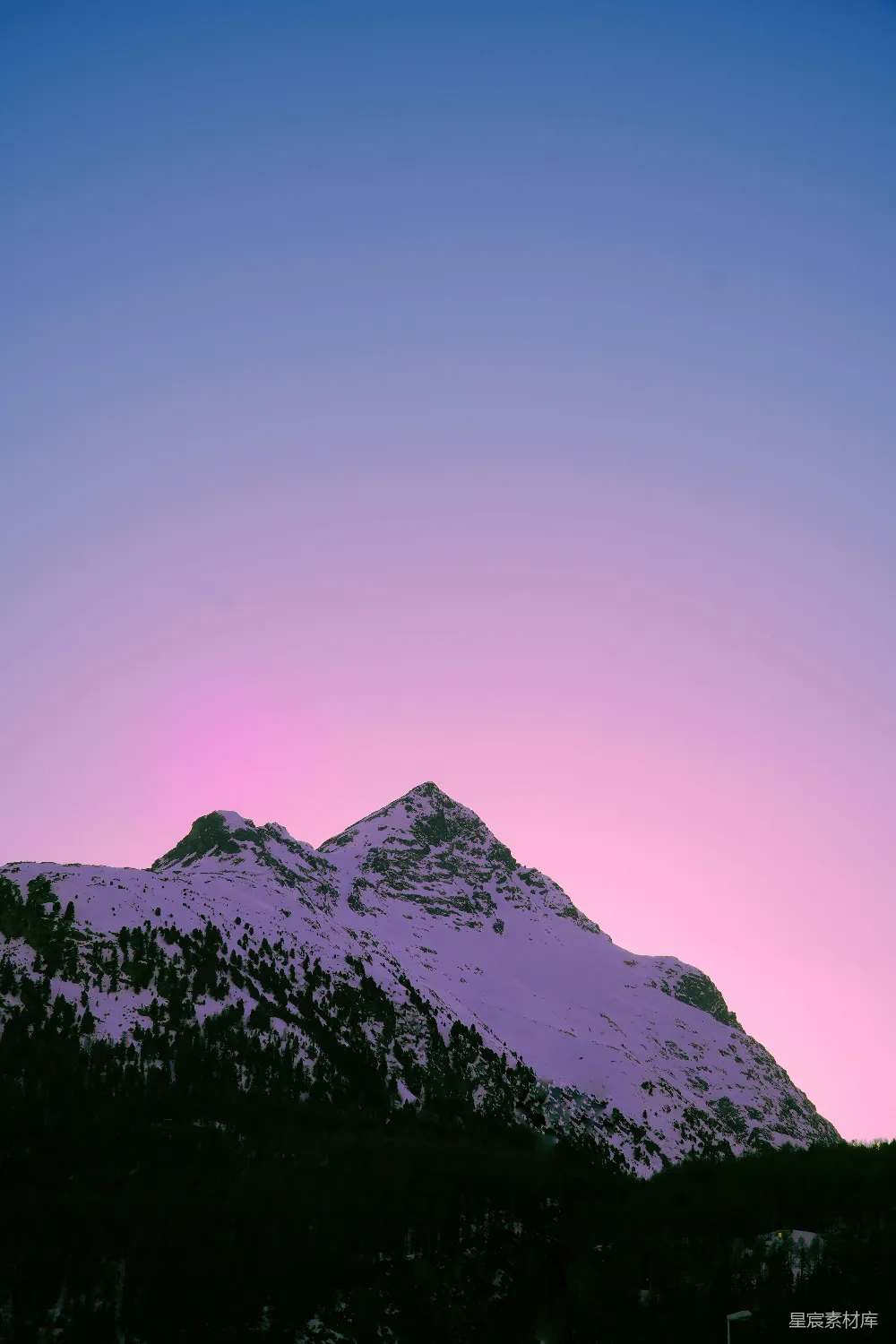 高清摄影 雪山 夕阳 剪影 自然风光 风景 夕阳下的雪山剪影