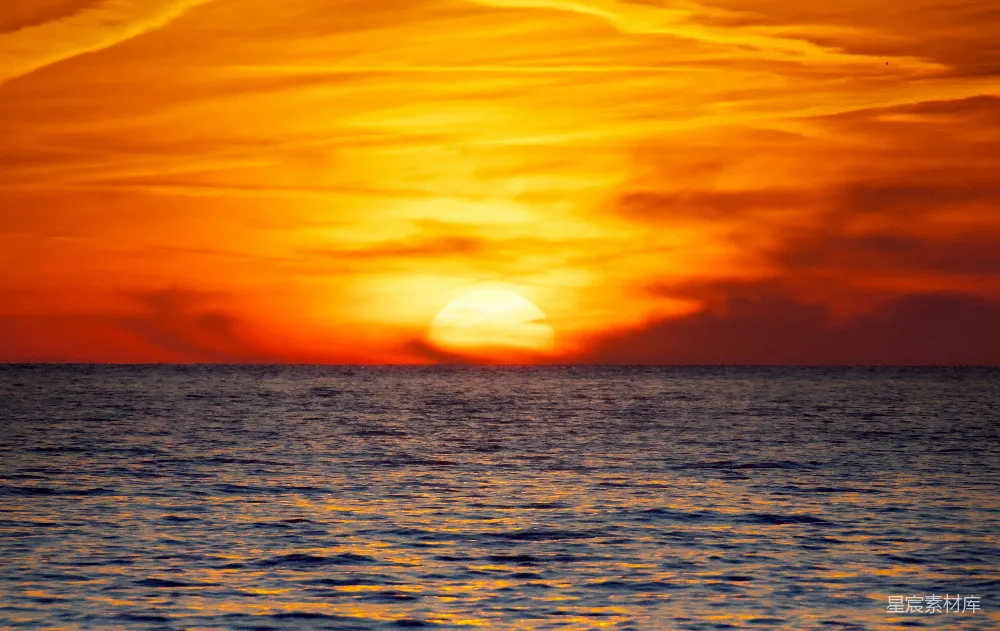 高清摄影 日落 海洋 自然风光 宁静 夕阳 海平面上的金色日落