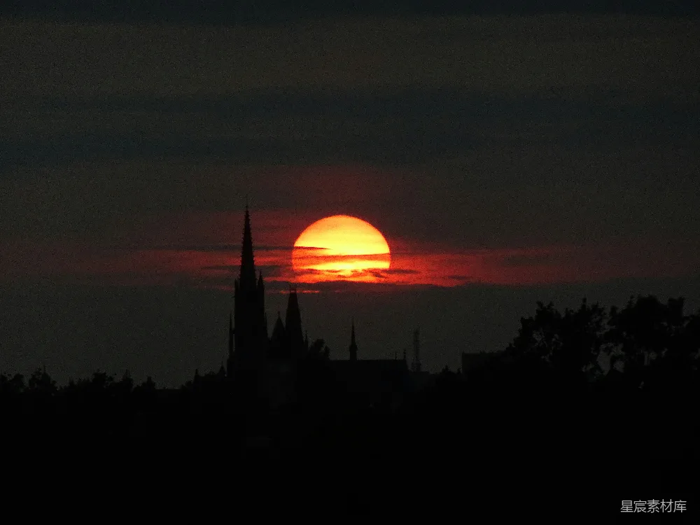 高清摄影 夕阳 教堂 剪影 宁静 自然 夕阳下的教堂剪影