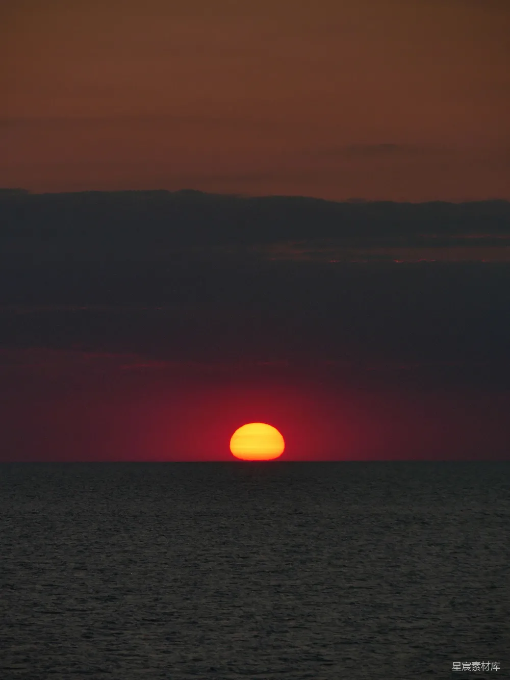 高清摄影 日落 自然风光 宁静 海景 时间 海平线上落日的剪影