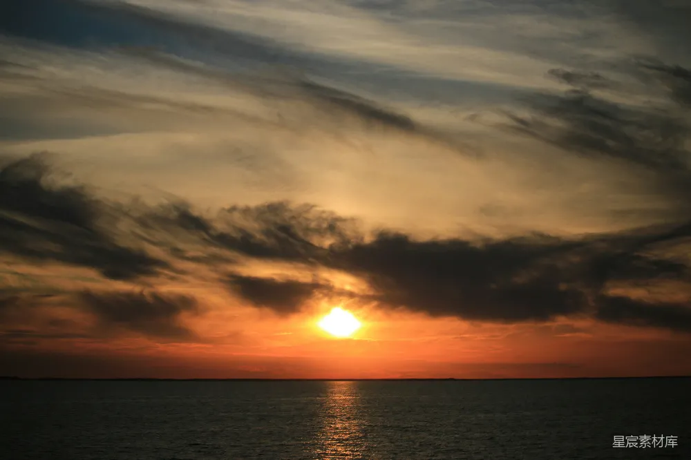 高清摄影 夕阳 海景 宁静 自然风光 日落 夕阳下的宁静海景