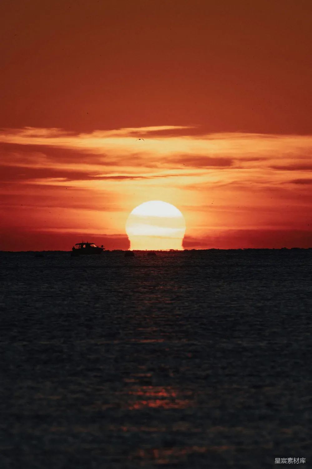 高清摄影 日落 海洋 宁静 自然 风景 夕阳下的海景