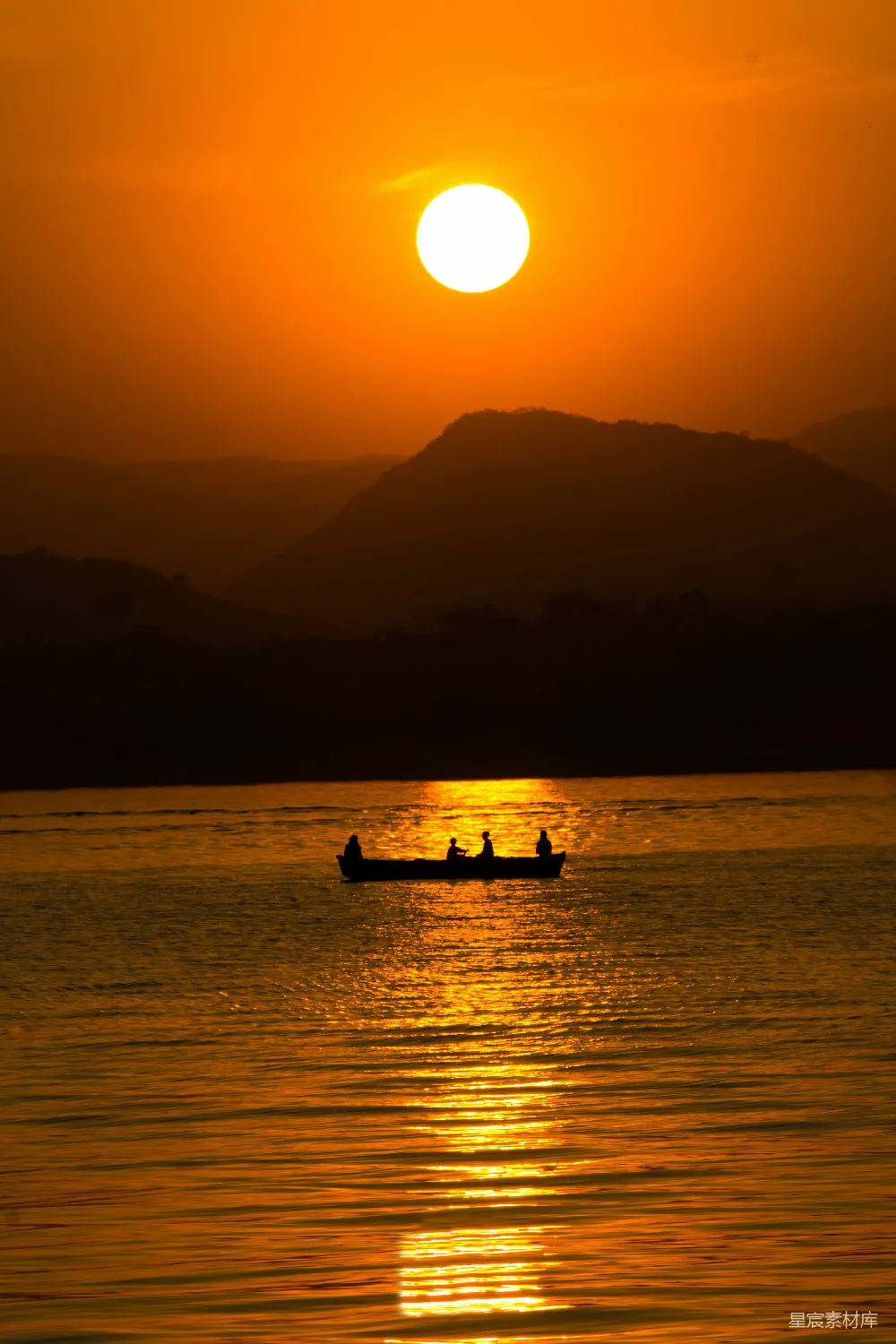 高清摄影 夕阳 渔舟 宁静 自然 风景 夕阳下的渔舟