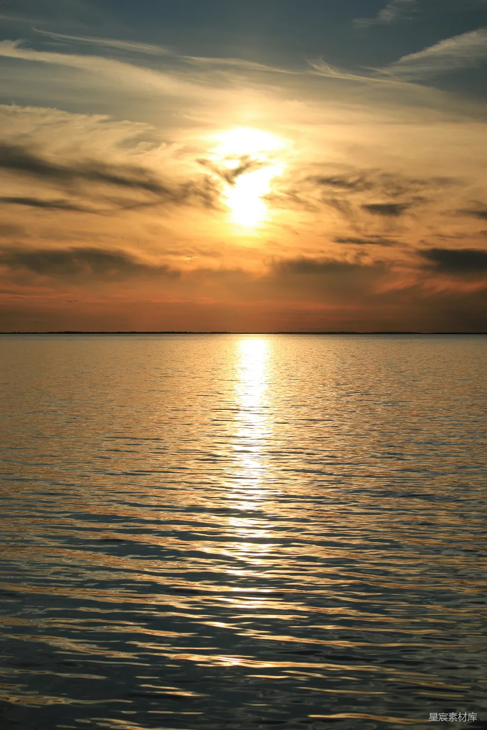 高清摄影 夕阳 海景 宁静 自然 户外 夕阳下的宁静海景