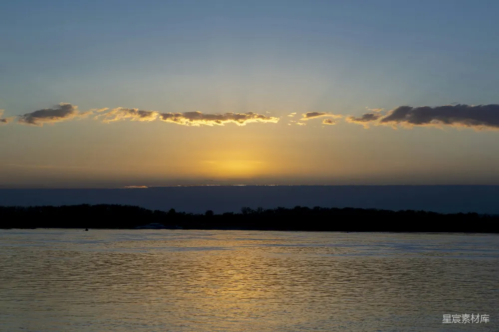 高清摄影 自然风光 宁静 夕阳 湖面 平静 夕阳下的宁静湖面