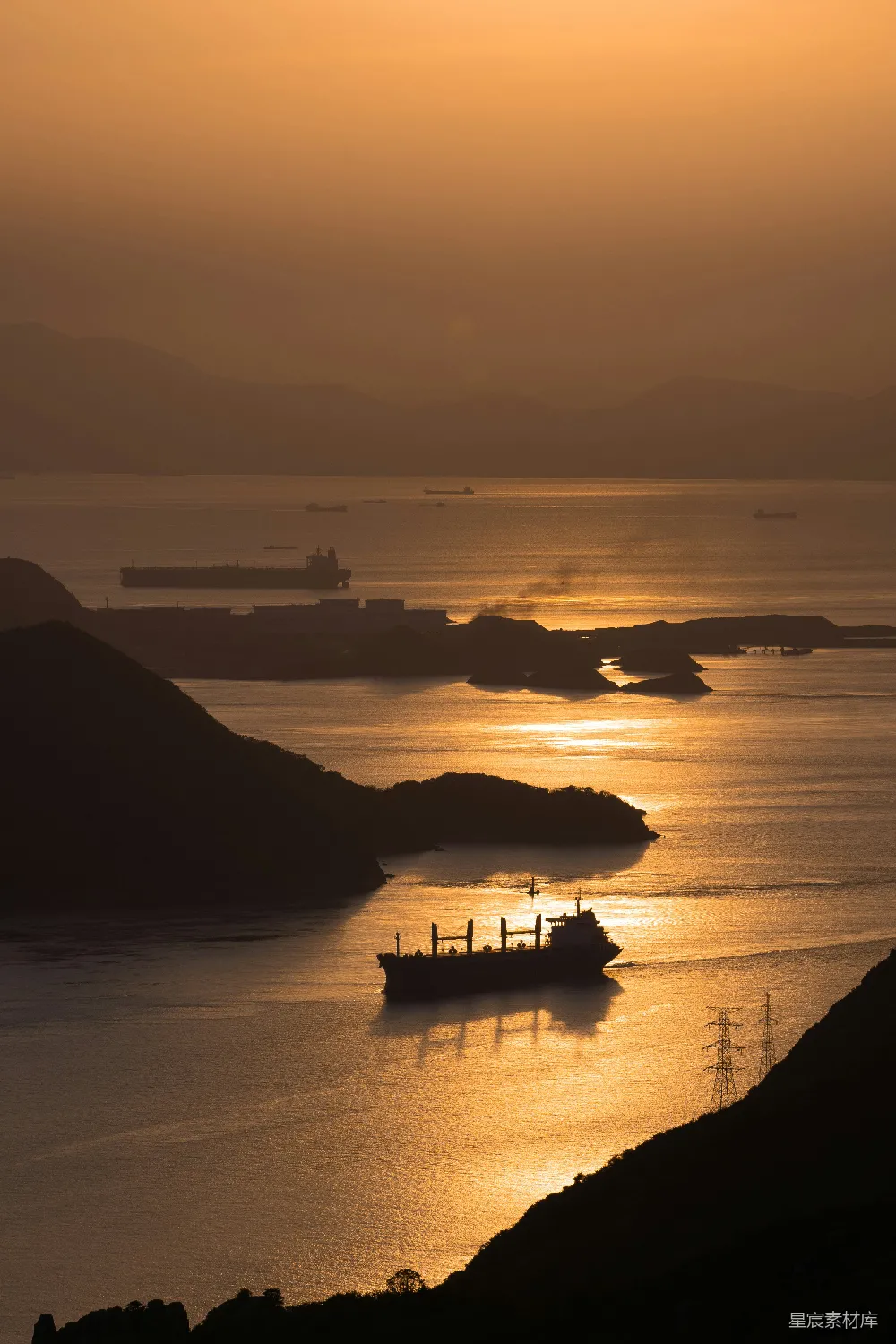 高清摄影 日落 海洋 货船 自然风光 宁静 夕阳下的海上航线