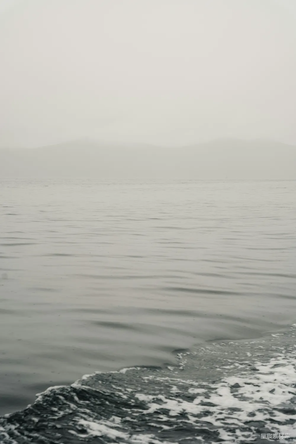 高清摄影 海景 雾气 平静 自然 清晨 雾蒙蒙的海边