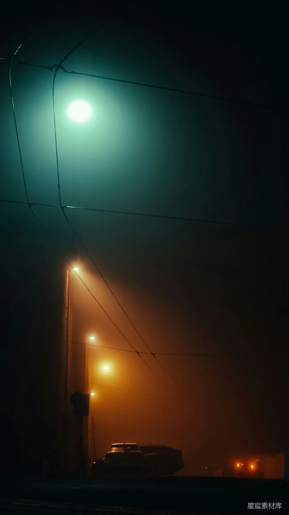 高清摄影 夜晚 雾气 街灯 城市 宁静 雾中街灯