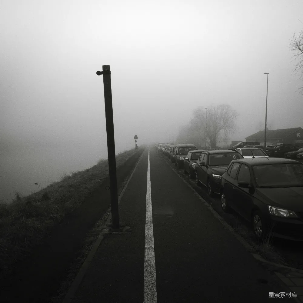 高清摄影 停车场 雾天 城市风景 黑白摄影 宁静 雾中的停车场