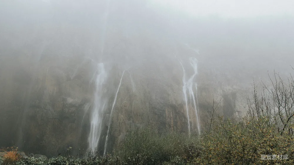 高清摄影 瀑布 自然 雾气 风景 户外 雾中飞瀑