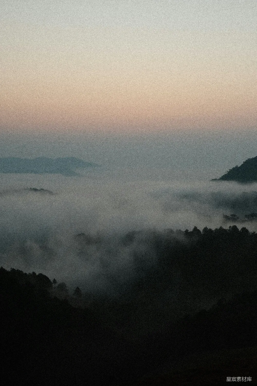 高清摄影 山景 雾气 宁静 自然 早晨 山间薄雾