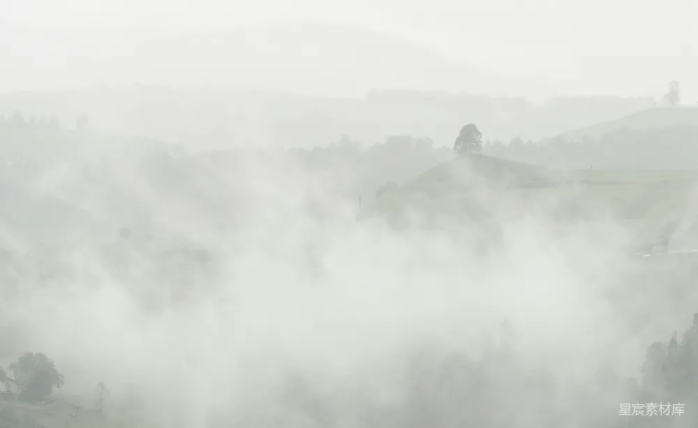 高清摄影 雾气 山丘 宁静 自然 风景 雾中风景
