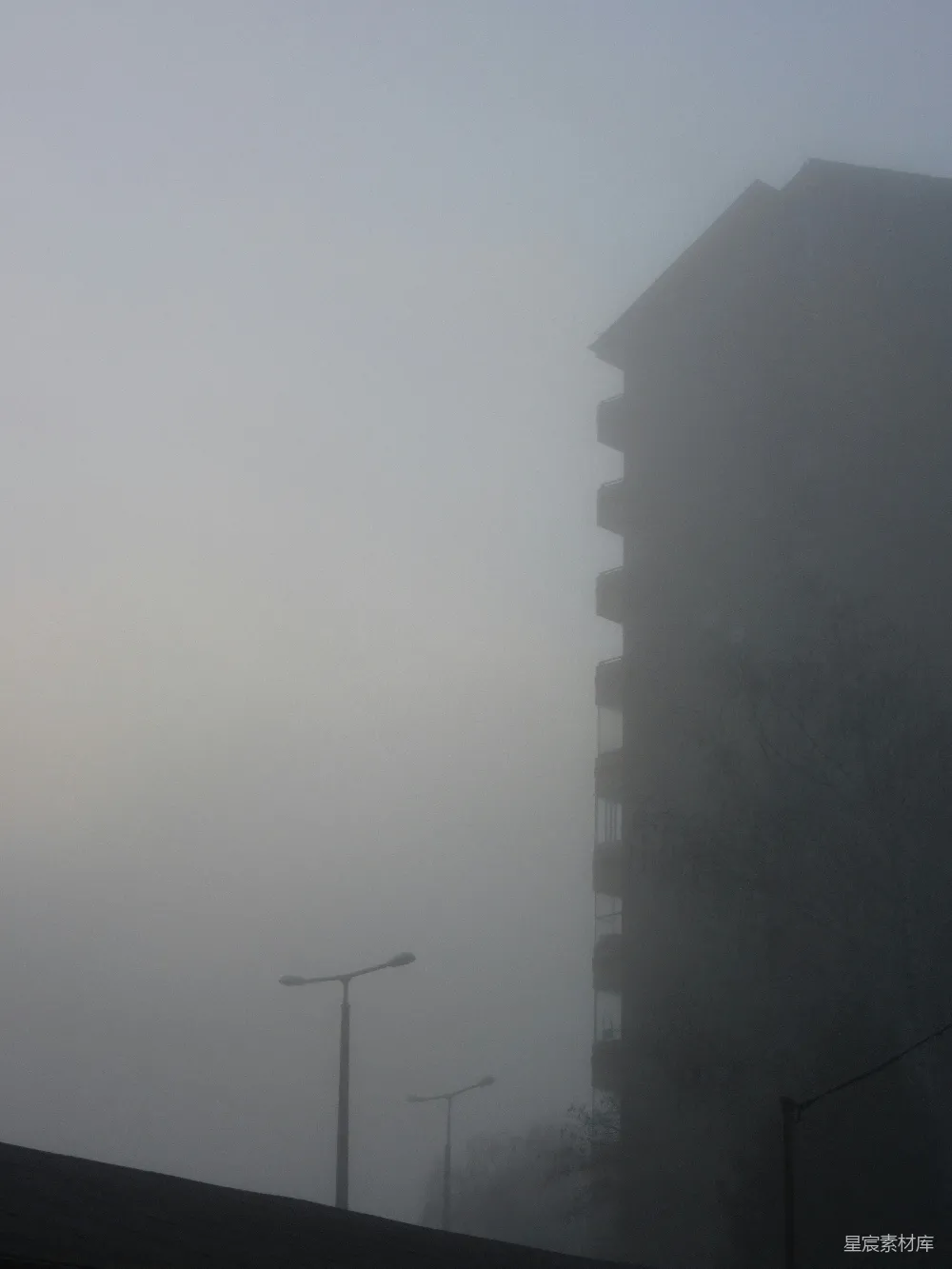 高清摄影 雾 建筑 城市 朦胧 城市风景 雾中建筑剪影