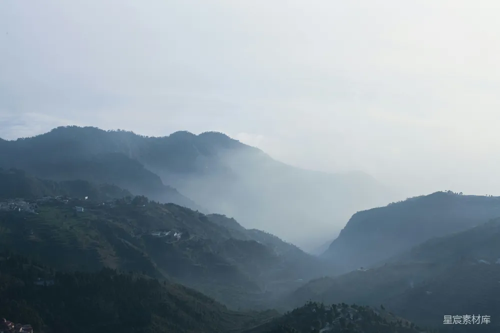 高清摄影 山景 雾气 风景 自然 宁静 雾中青山