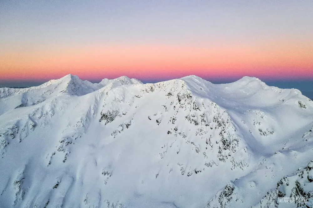 高清摄影 壁纸 自然 雪覆盖的山峰