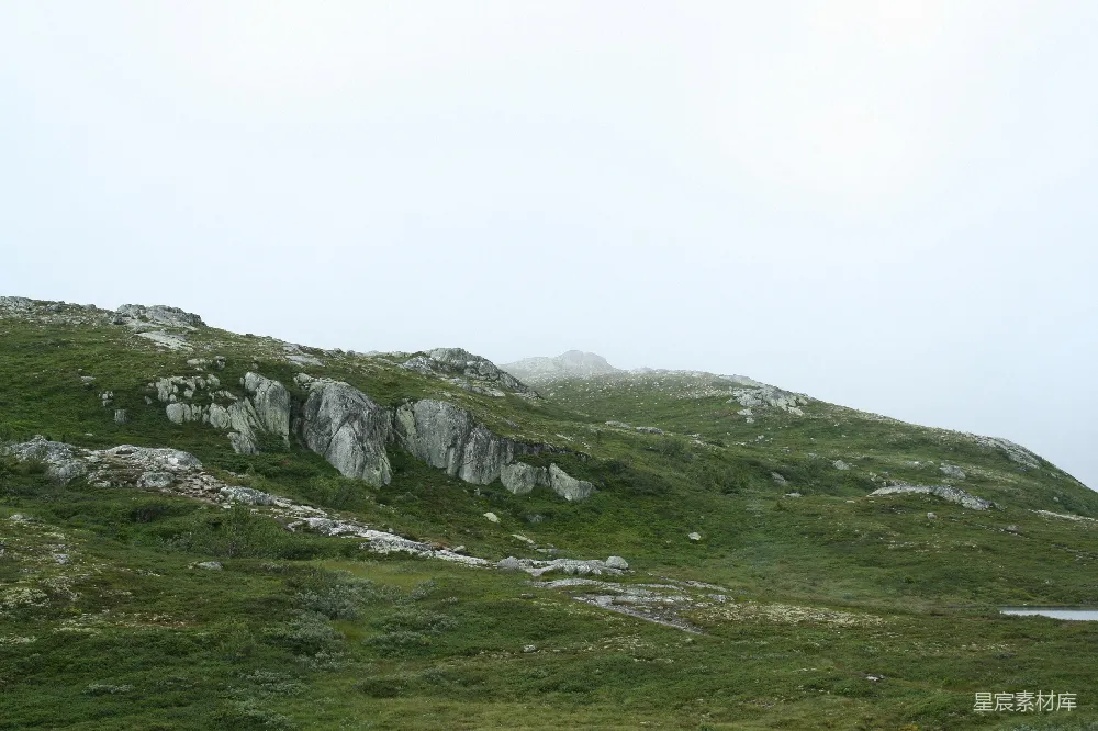 高清摄影 山丘 自然风光 雾景 户外 风景 雾蒙蒙的山丘