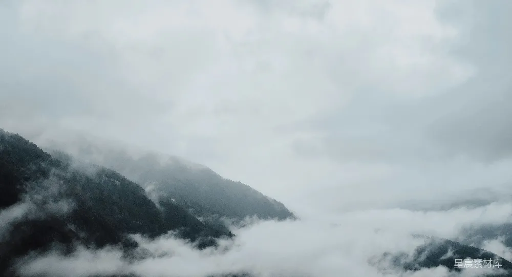 高清摄影 云海 山脉 自然风光 宁静 户外 云海中的山峦