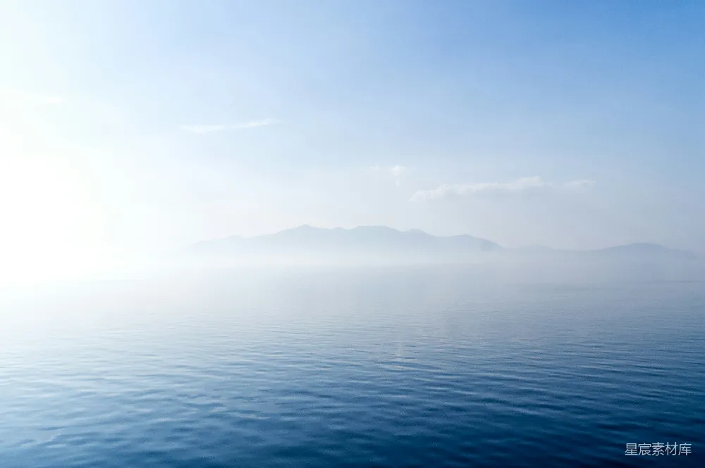 高清摄影 海景 平静 山脉 自然风光 宁静 宁静的海面与远处的山脉