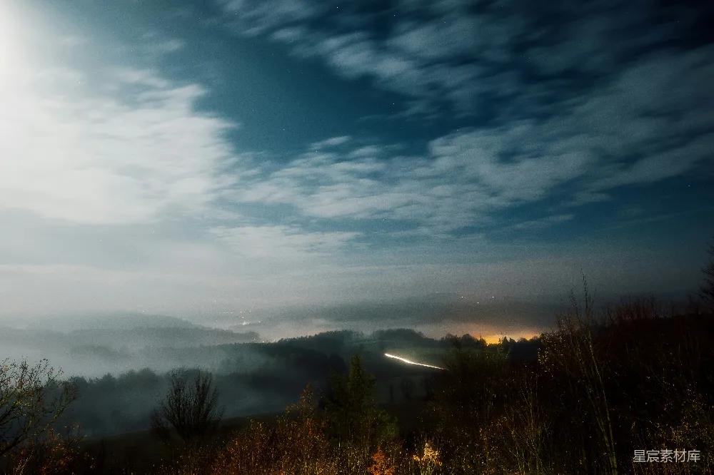 高清摄影 夜景 宁静 自然 山丘 星空 夜幕下的宁静山谷