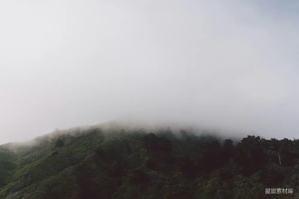 高清摄影 山景 雾气 自然风光 宁静 户外 山间雾气