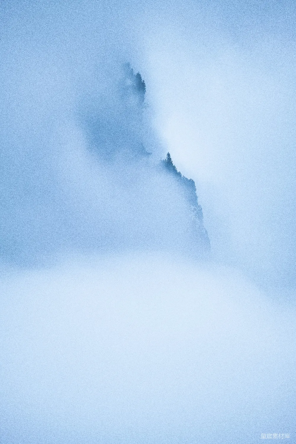 高清摄影 山峰 雾景 自然风光 宁静 水墨 雾中孤峰