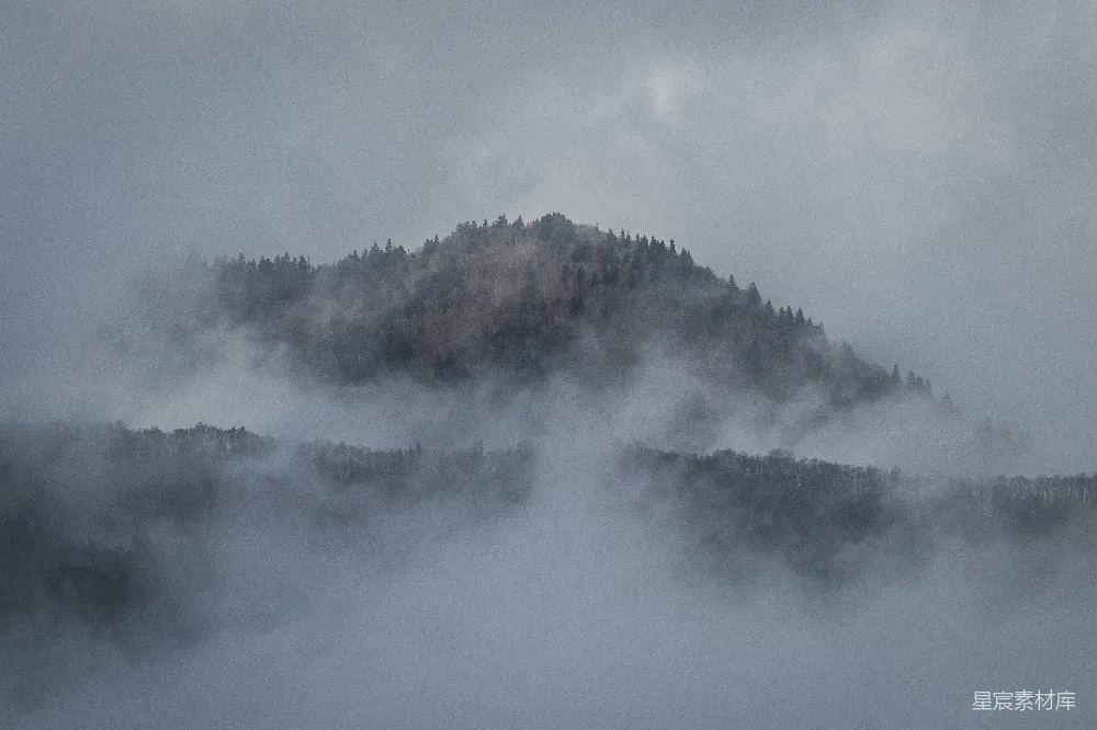 高清摄影 山峰 雾 自然风光 宁静 清晨 雾中的山峰